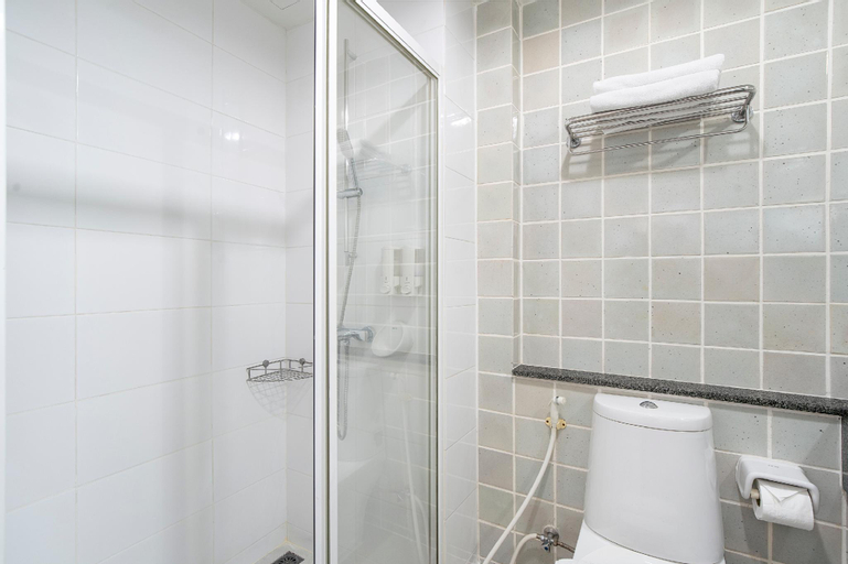 Bathroom 18