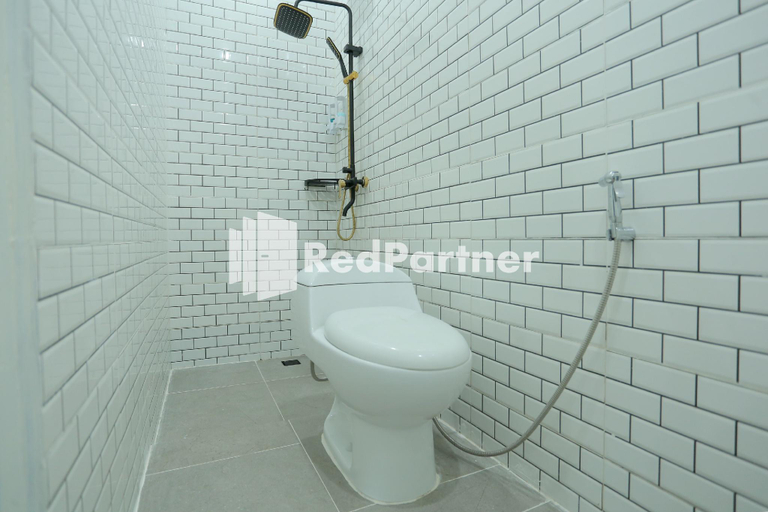 Bathroom 13