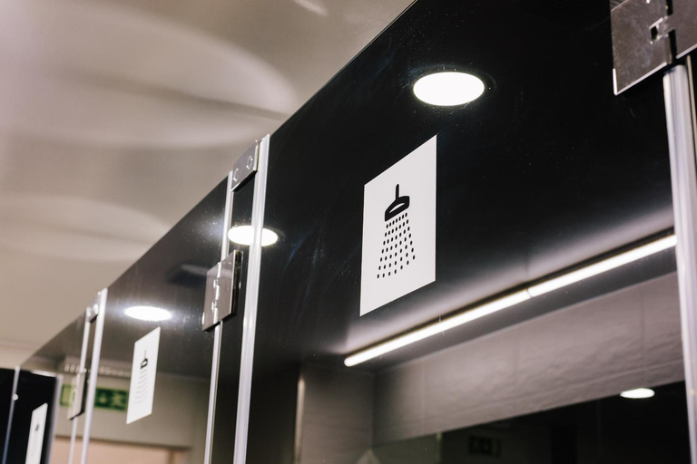 Bathroom 3, Lisbon South Hostel, Almada