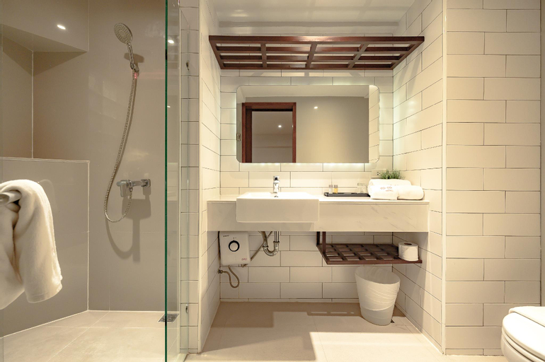 Bathroom 10
