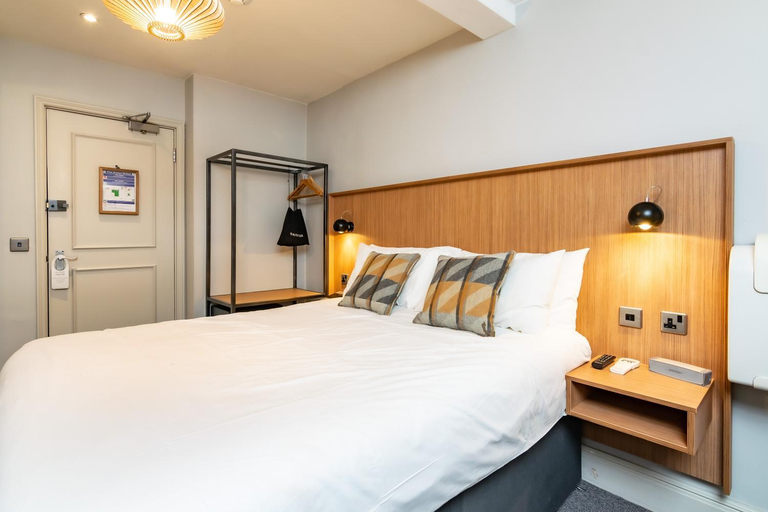 Bedroom 2, Victoria Inn, London