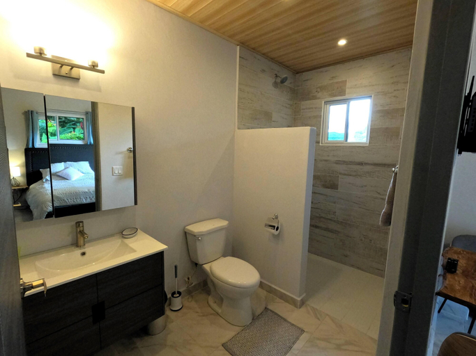 Bathroom, El Santuario Estate, Boquete