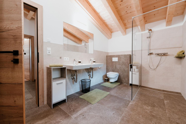 Bathroom 2, Apart GuetGeanLossn, Imst