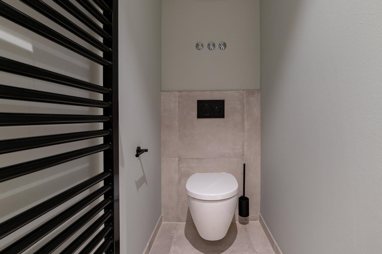 Bathroom 7