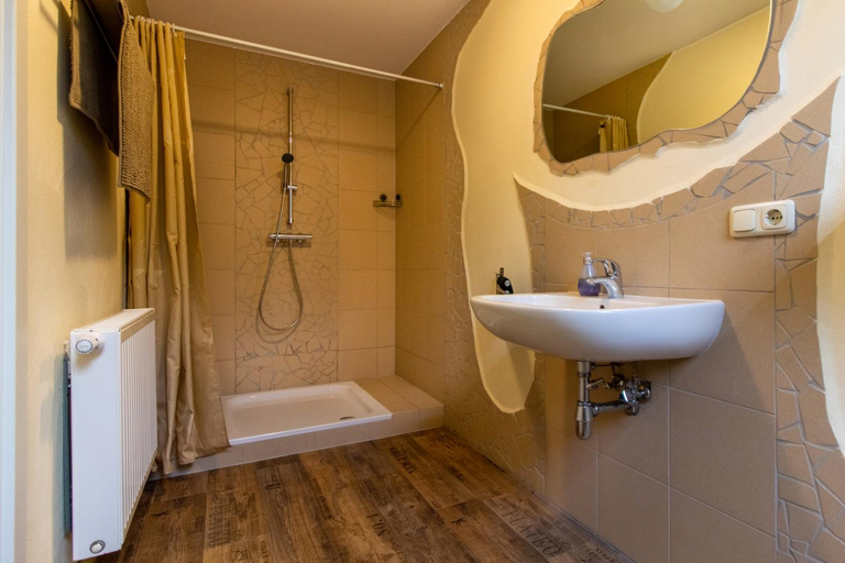 Bathroom 5, Sophienhof Achternholt, Oldenburg