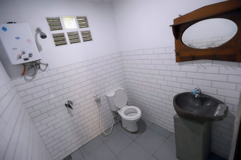 Bathroom 5, Katumbiri Resort by ARBA, Bogor