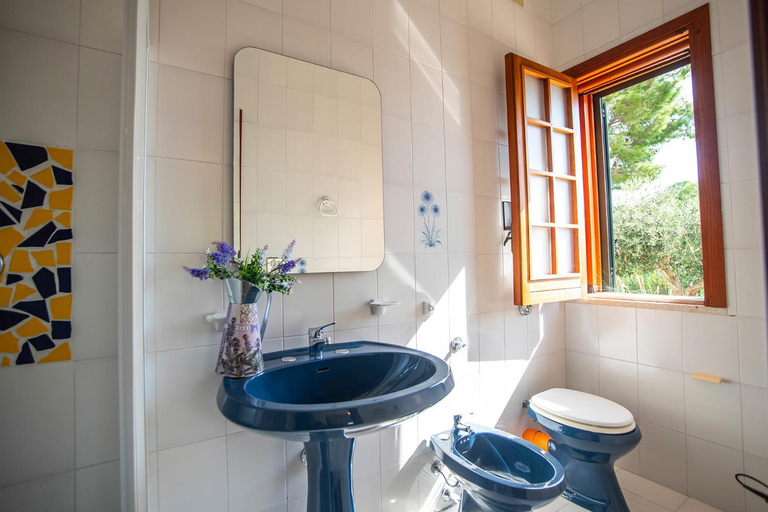 Bathroom 4, Villa La Randa, Trapani