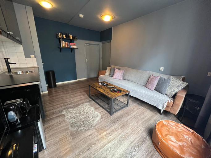 Others 5, 7B&B, Amsterdam