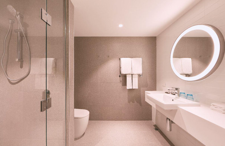 Bathroom 13