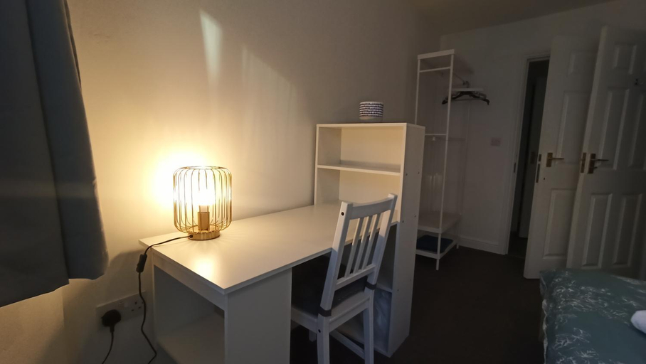 2, Bright, chilled ensuite DB room in a shared flat!, London