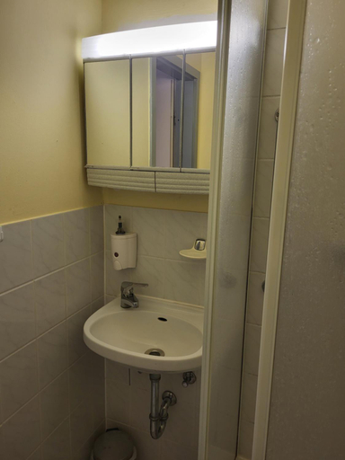 Bathroom 3, Pension Hubertus, Berlin