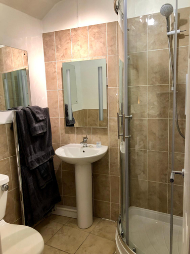 Bathroom 4, Butchers Arms, Gloucestershire