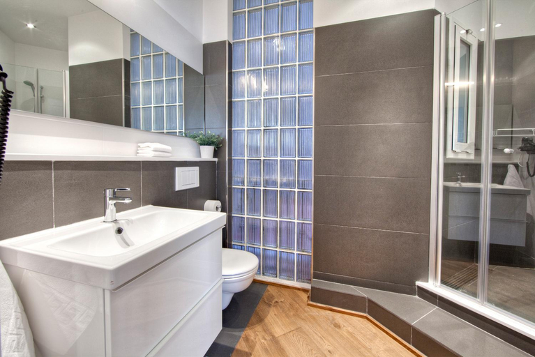 Bathroom 3, Habitat Apartments Rambla Deluxe, Barcelona