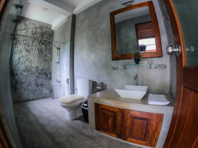 Bathroom 5, Hotel Athgira, Embilipitiya