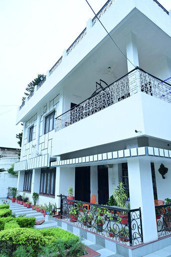 Exterior 3