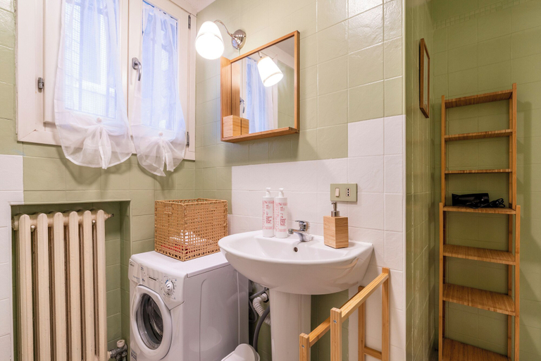 Bathroom 3, S. Lucia Canal View by Wonderful Italy, Venezia