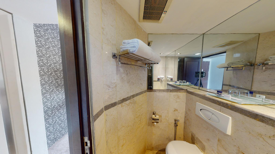 Bathroom 10