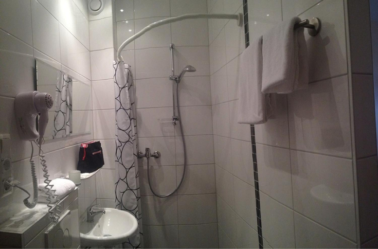 Bathroom 3, Hotel Koch Maingau, Offenbach