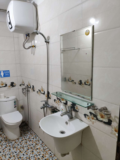 Bathroom, Prada homestay, Hoàng Mai