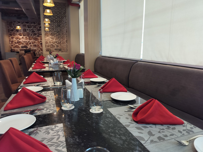 Food & Drinks 4, Hotel Luxe Opera NH8 - 7km from IGI Delhi Airport, Delhi