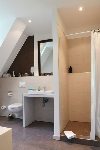 Bathroom 4, ZI Elisabeth mit Burgmauerblick, Borken
