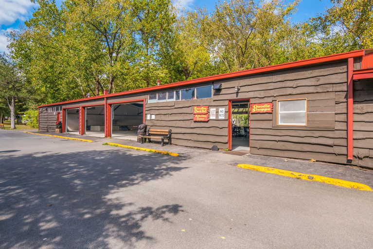 Rondout Valley Camping Resort Deluxe Park Model 3, Ulster