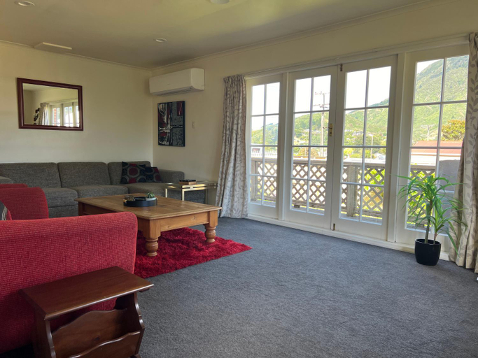 Others 5, Close to Picton Town, Marlborough