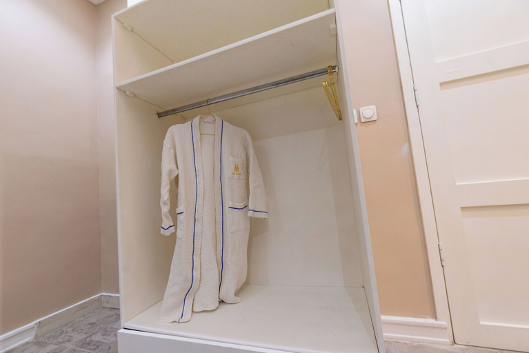 Bathroom 3, Villa Magnum, Wouri