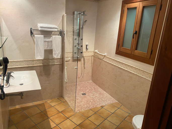 Bathroom 4, HOTEL EL CASTELL, Teruel