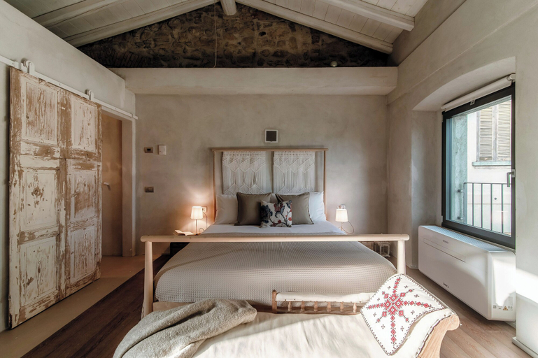 Bedroom 3, Stone House, Como