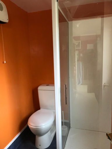 Bathroom 3, Piringa, Dunedin