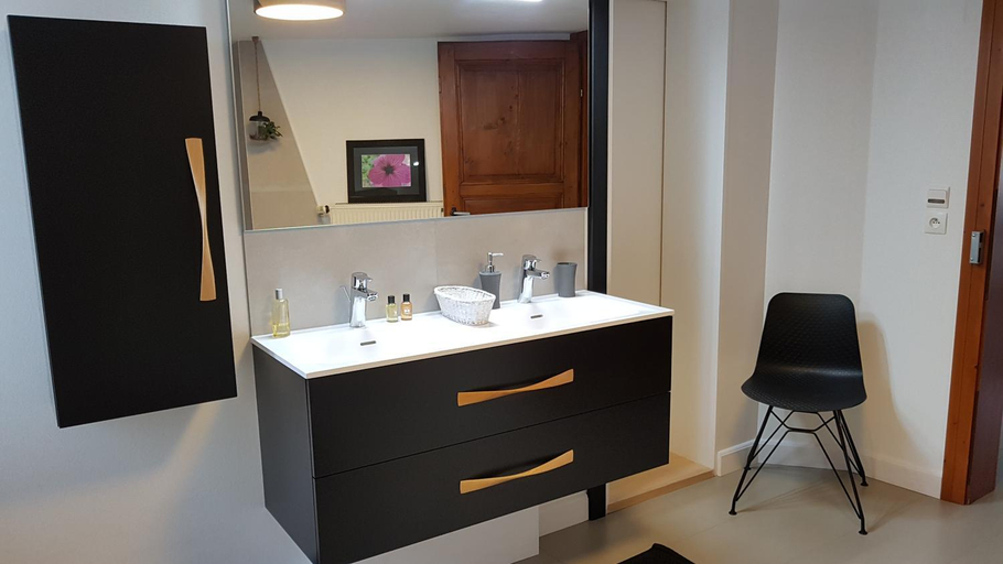Bathroom 2, LES COLOMBAGES, Bas-Rhin