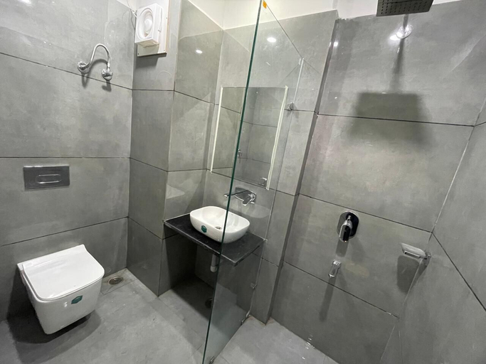 Bathroom 3, The Ashoka Hotels and Resorts, Panna