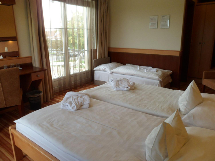 Bedroom 3, Hotel Xavin Restaurant Wellness, Siklósi