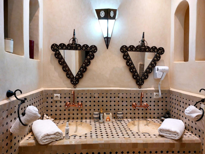 Bathroom 16