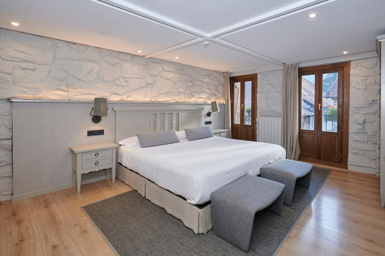 Bedroom 2, Hostal Lola Isaba, Navarra