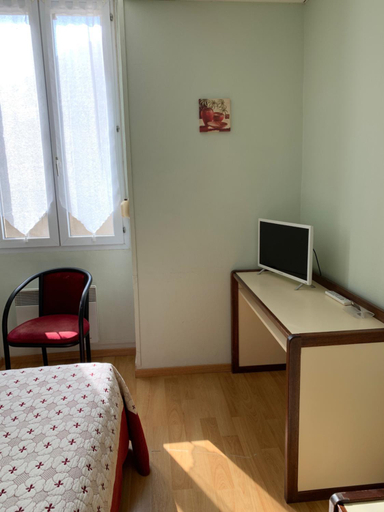 Bedroom 3, Pub vauban terreaux, Yonne