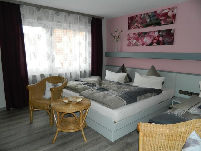 Bedroom 2, Hotel Dietz, Ostalbkreis