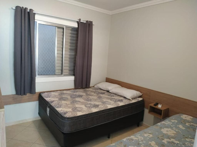 Bedroom 2, Kitnet com ar na praia das Astúrias, Guarujá