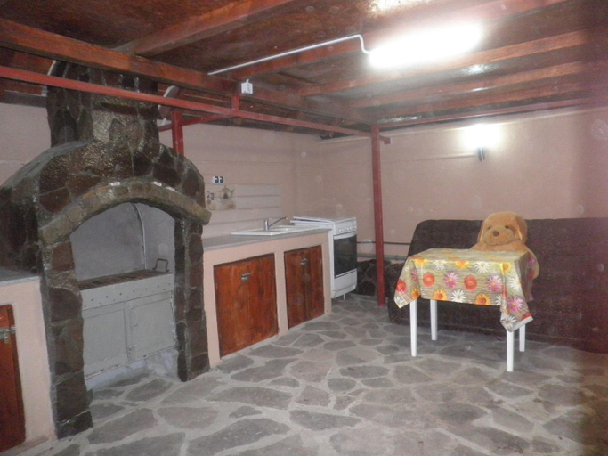 Others 3, Casa Didina, Navodari