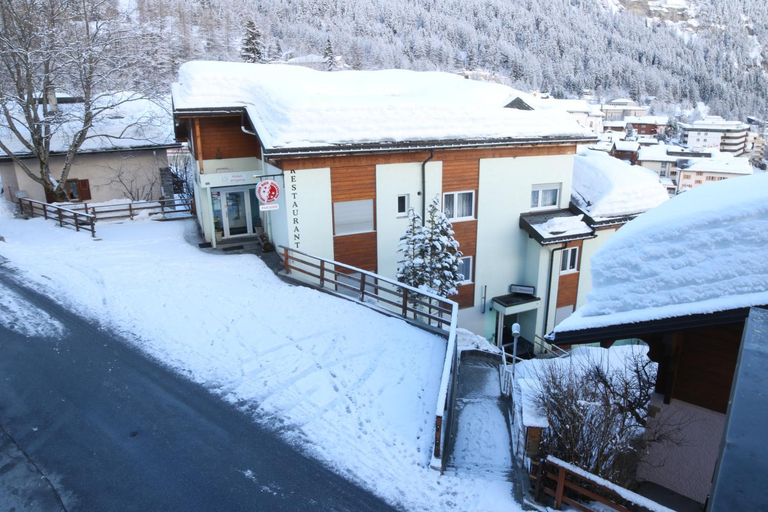 Exterior & Views 1, Hotel Paradis-Leukerbad-Therme, Leuk