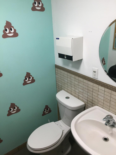 Bathroom 2, Auberge Alternative, Montréal
