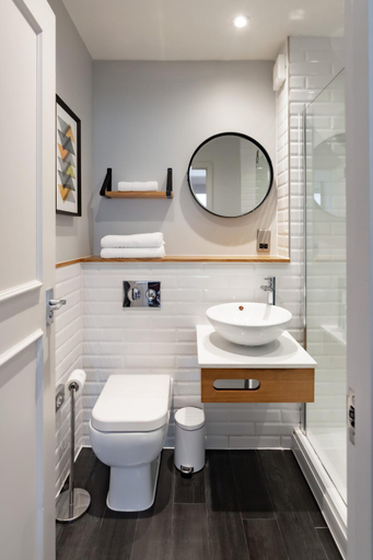 Bathroom 3, Victoria Inn, London