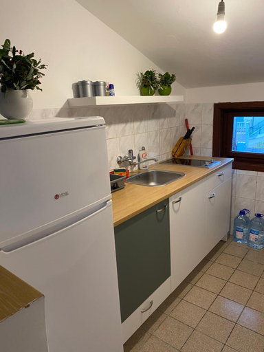 Others 3, Apartman Novica