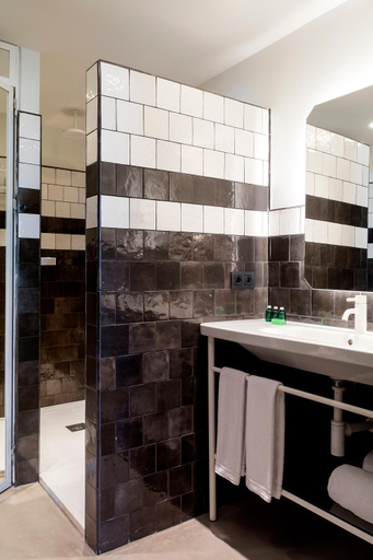 Bathroom 4, Praktik Essens, Barcelona