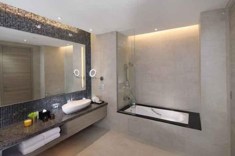 Bathroom 28