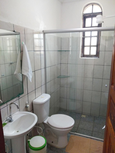 Bathroom 1, Pousada Mandaluz, Parati
