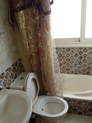 Bathroom 3, Isis 2 Hostel, Qasr an-Nil