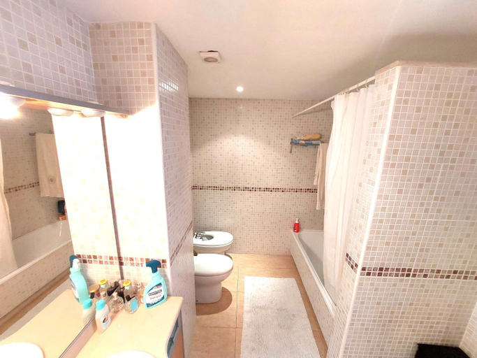Bathroom, BRAVAHOLIDAYS-201-Pineda, Barcelona