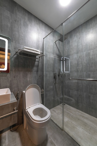 Bathroom, Dhiffushi Tourist Hotel, Kaafu Atoll